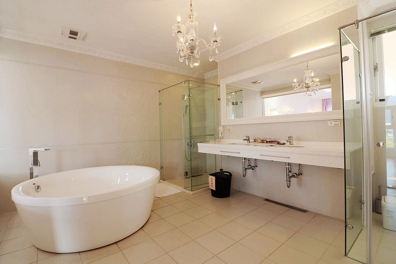 就连厕所里都挂上水晶灯是否太夸张xddd