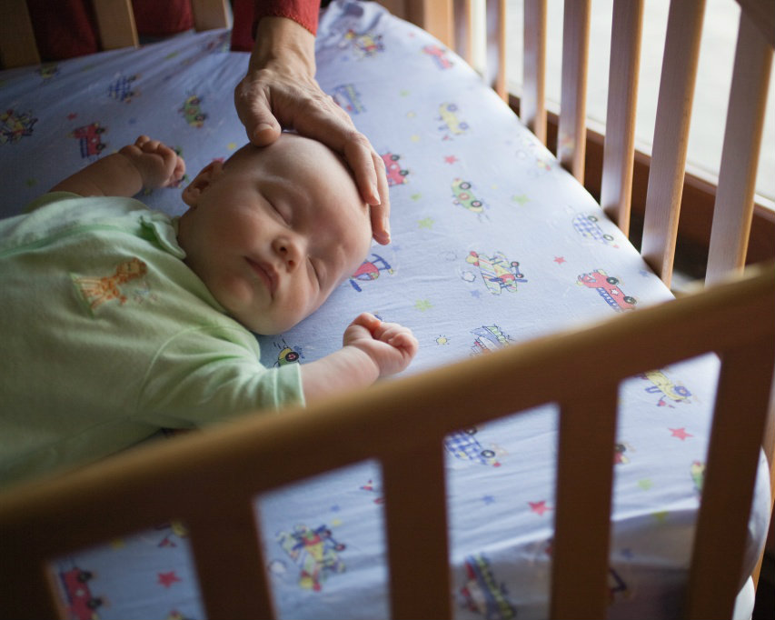《新手爸媽先懂孩子再懂教》關於孩子的5大問題：睡覺一定要大人陪？