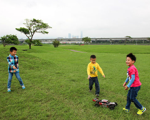 奔跑吧孩子！假日休閒的好去處～台北美堤河濱公園