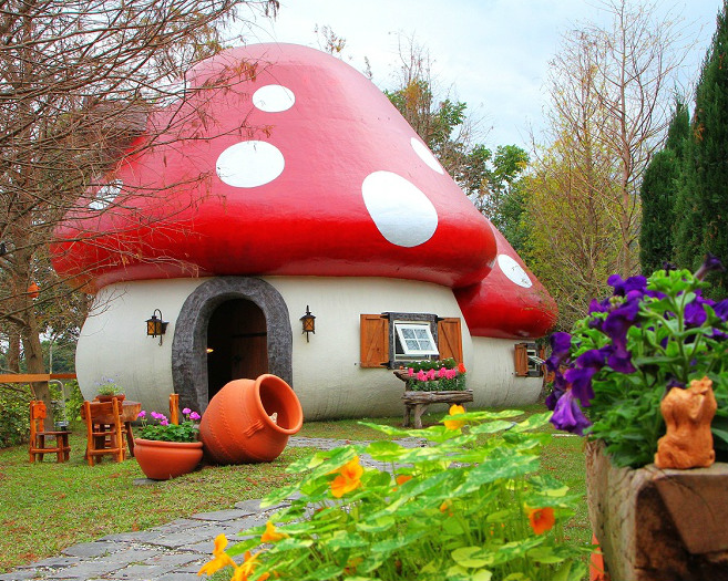 造訪藍色小精靈的蘑菇屋、走進格林童話故事屋～花蓮花見幸福莊園
