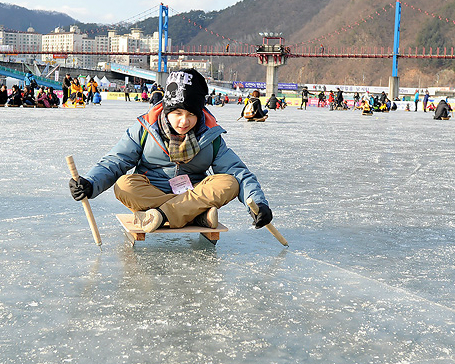 一月不可錯過的冰上活動！韓國華川山鱒魚慶典
