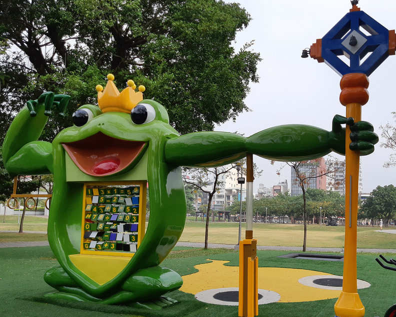 樹蛙主題遊戲場，0到99歲共同玩樂～嘉義文化公園共融遊戲場