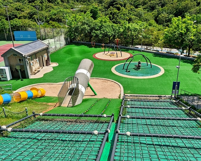 水管滑梯×斜坡攀爬網，放電山丘營業中～基隆暖暖運動公園兒童遊戲場