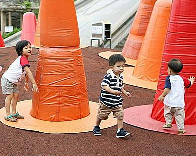孩子的玩樂探險天堂─北海道瀧野鈴蘭公園：彩虹橋巨蛋、軟軟雞蛋和超大熔岩溜滑梯！	