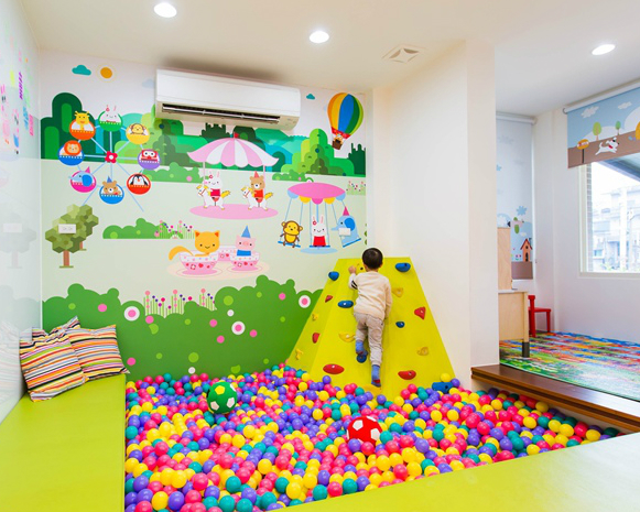 寬闊遊戲區、齊全兒童備品，讓孩子開心家長放心～宜蘭童趣樂園親子民宿