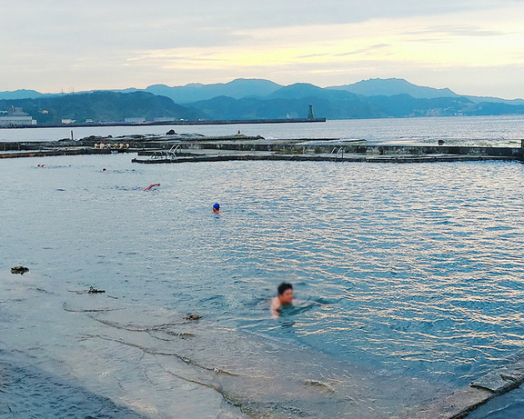 無邊際藍海泳池，玩賞海景奇岩～基隆和平島公園