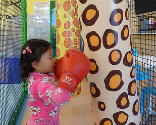 蹦蹦跳跳玩不停，多種親子課程好充實～台北跳跳蛙健兒中心&親子餐廳(已搬遷)