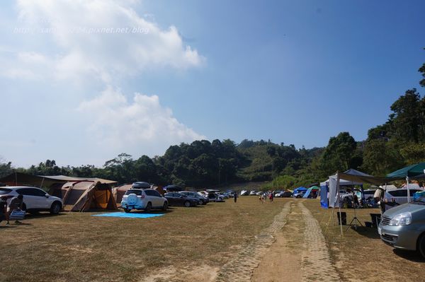 1000公尺上的營地 眺望遠山 嘻戲跑跳超有趣 南投高峰農場露營區 景點 親子旅遊 Kidsplay親子就醬玩