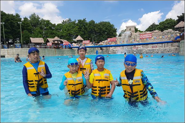 巨浪來襲 夏天就要浪一下 台中麗寶樂園馬拉灣 景點 親子旅遊 Kidsplay親子就醬玩