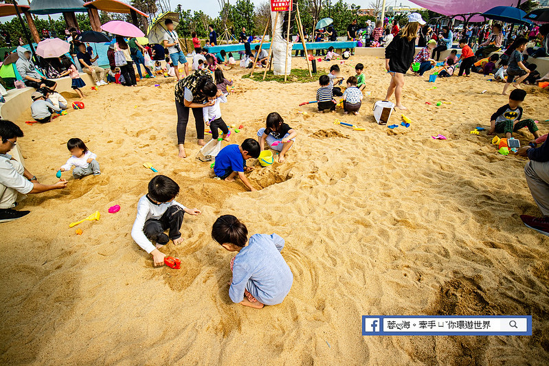 沙坑 特色公园必备的项目,来之前可以帮小朋友准备玩沙工具 让小