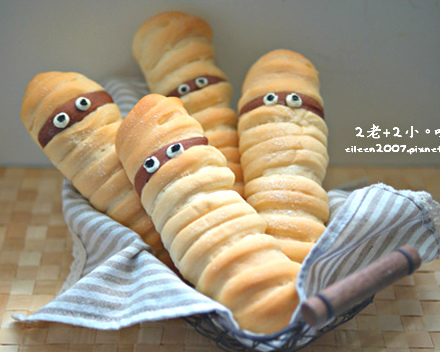 瞧這賊麵包的眼神，訴說著：快吃我吧！