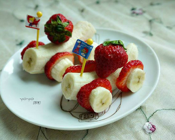 兒童便當：三分鐘變出草莓香蕉ㄅㄨㄅㄨ！