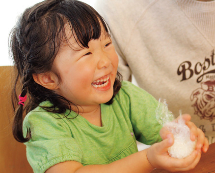 《1到3歲幼兒手指食物》讓孩子幫忙做菜