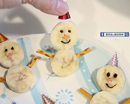 超簡單香蕉小雪人、麋鹿夾心餅DIY！讓孩子開心玩聖誕