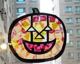 彩色Jack-o'-lantern貼上窗！巧手活潑窗貼DIY