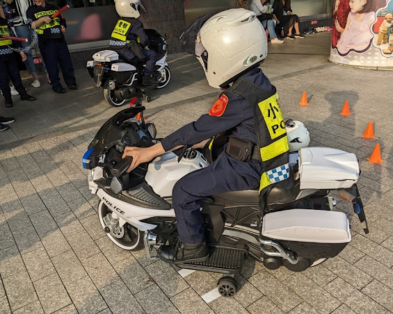 射擊訓練×拉風警車×警匪攻堅～小小波麗士體驗營