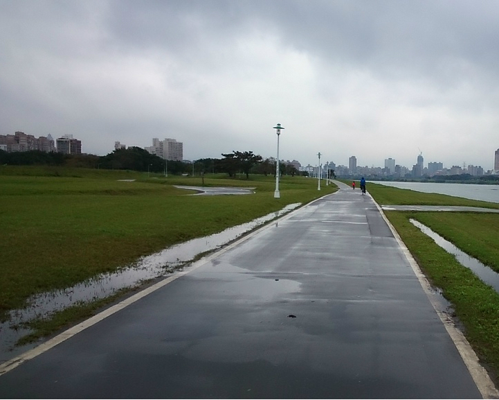 北市自行車道。公館-->華中河濱公園段～挑戰來回14公里～