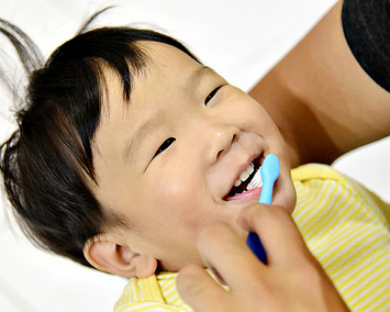 小孩不愛刷牙？讓孩子喜歡刷牙的引導方式～