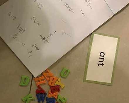 善用單字卡玩賓果，3歲×6歲也能共享拼字遊戲～