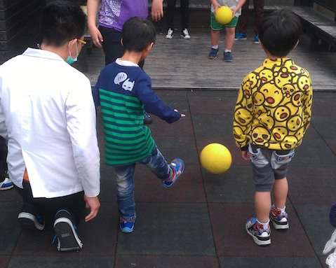 孩子怕球怎麼辦？引導2-5歲孩子玩球秘技