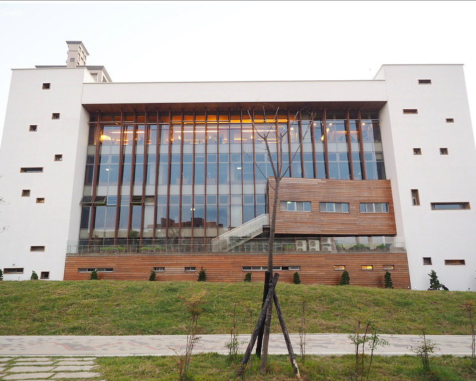 多元文化館藏，還有專屬K書空間～桃園市立圖書館龍岡分館