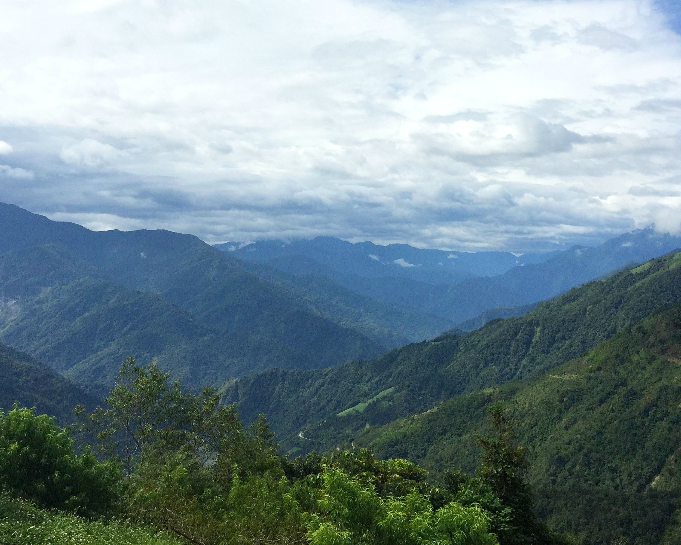 登高覽群山，享受雲瀑美景～南投撒姆の家(雲的故鄉)