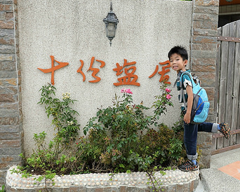 除了包吃住，還有套裝生態之旅！鮮蚵吃好撐～台南七股民宿十份鹽居