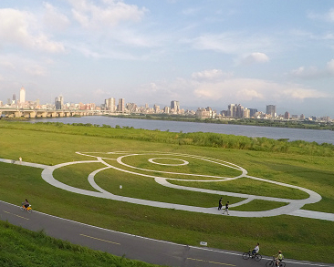 來去淡水河邊看地景鴨鴨～三重鴨鴨公園