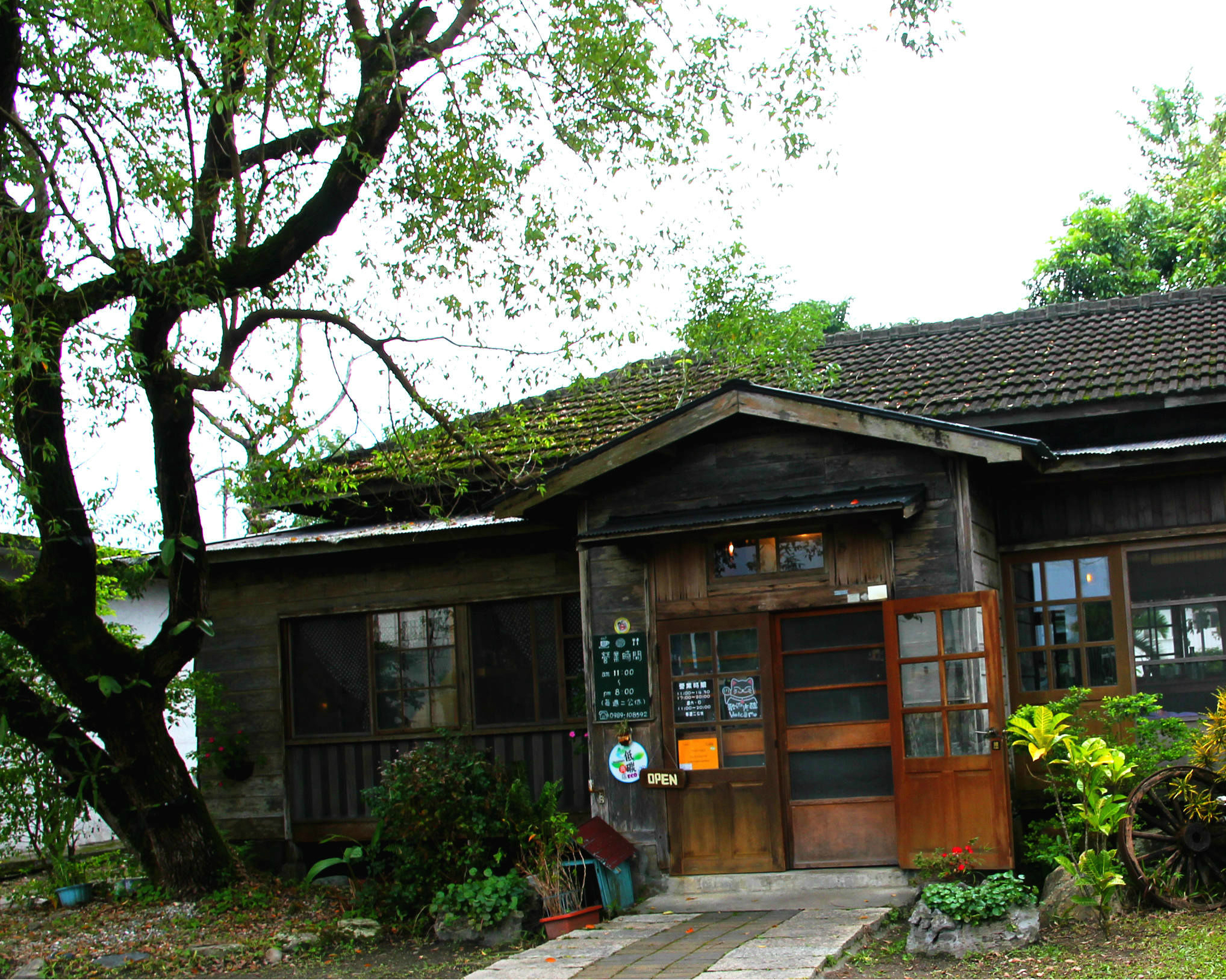 在台9線旁的日式老屋品嘗美食，感受悠閒愜意氛圍～花蓮禾田野