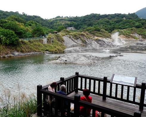 泡腳×步道×硫磺泉，順賞秋日芒花美景～台北硫磺谷地熱景觀區