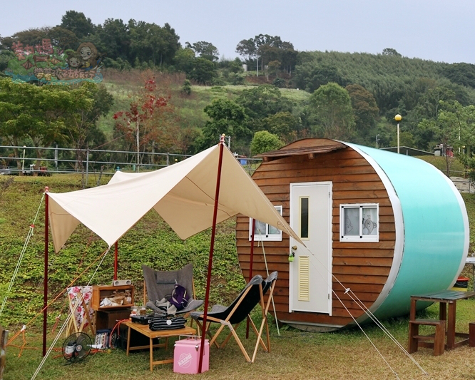 一咖皮箱衝露營，大人賞景放空、小孩玩水泡沙坑～苗栗遊牧民族露營區