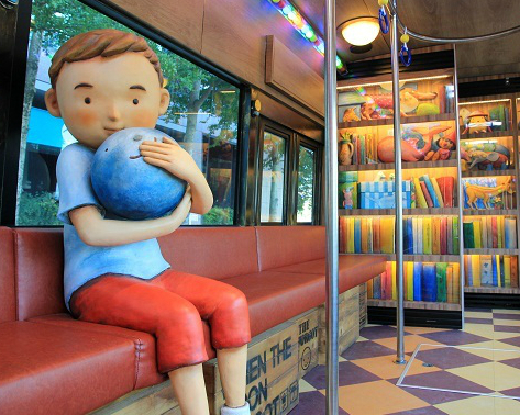幾米月亮公車～100號幸福首發車！台北「月亮守護幸福城市」裝置藝術
