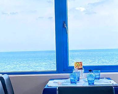 坐擁無敵海景，炎炎夏日享受大海藍天～基隆聖托里尼海景餐廳