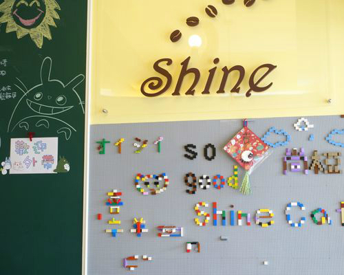 樂高拼圖、可愛繪本，到處都有童趣的龍貓～台南 Shine cafe 尚椏咖啡