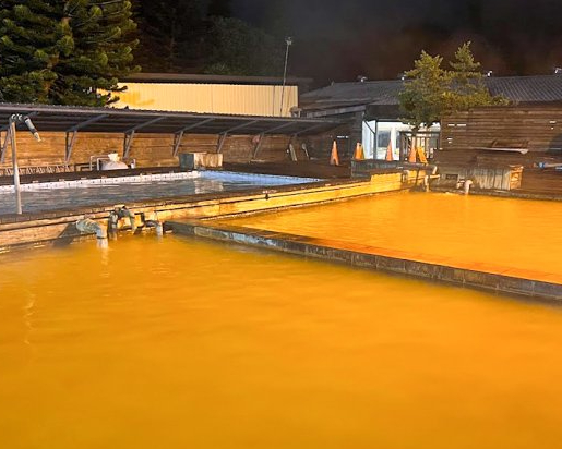 來泡黃金湯，享受霧氣瀰漫的冬夜饗宴～花蓮東岡秀川湯之館