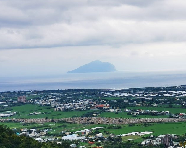 親子健行遠眺龜山島，必吃礁溪香腸伯～宜蘭跑馬古道