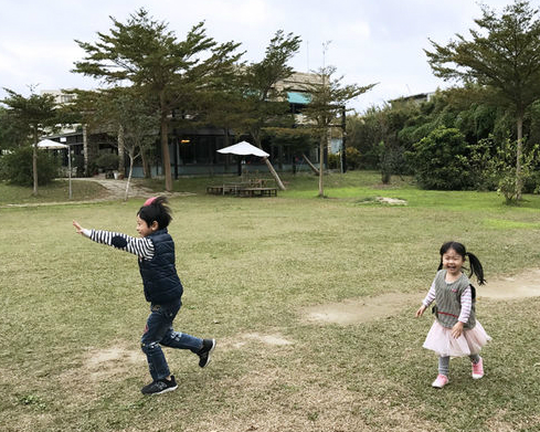 讓孩子們在戶外盡情跑跳曬太陽～桃園康妮莊園