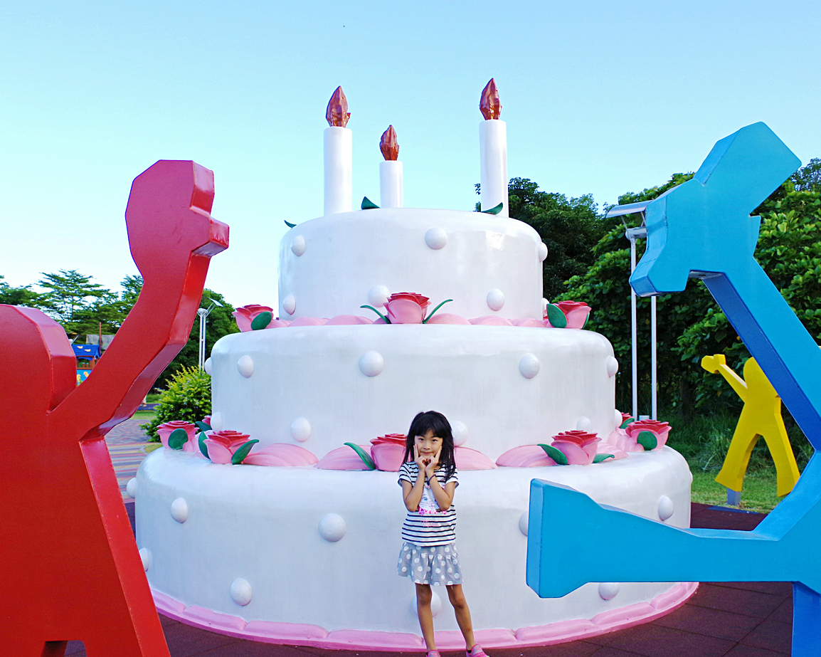 巨大生日蛋糕 x 賴馬繪本雕塑～台東兒童公園(生日蛋糕公園)