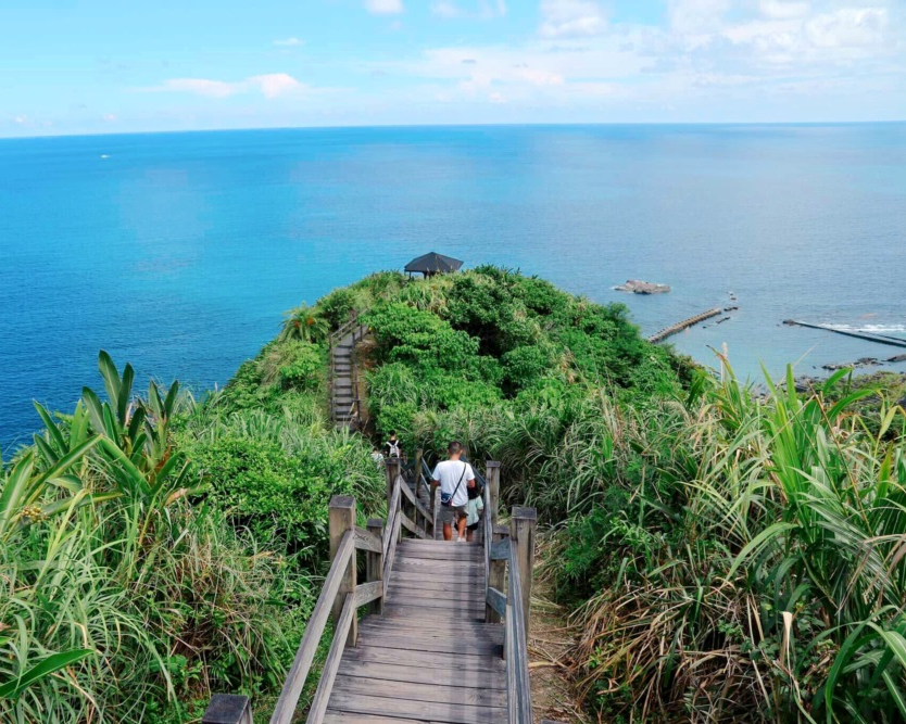 只要十分鐘，輕鬆擁抱太平洋蔚藍海景～花蓮大石鼻山步道