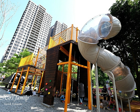 甲蟲主題遊戲場，小公園出現多元豐富遊樂設施～三峽龍學公園