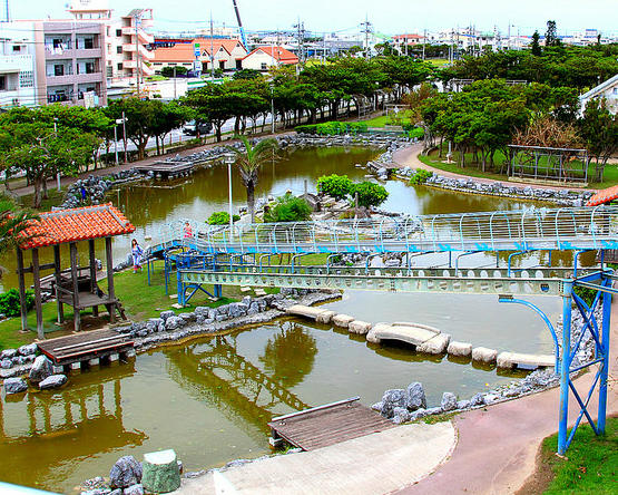 超長又好玩的滾輪溜滑梯～沖繩西崎親水公園