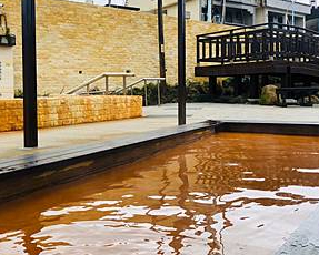 天氣冷颼颼，暖呼呼的足湯最對味～金山磺港公共浴室(黃金之湯)