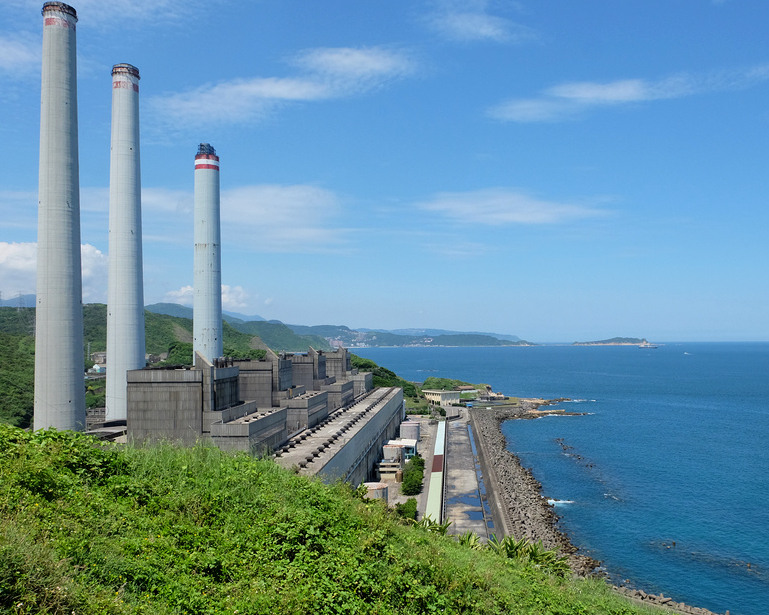 遠眺基隆嶼、火力發電廠，古蹟砲台巡禮～基隆白米甕砲臺(荷蘭城)