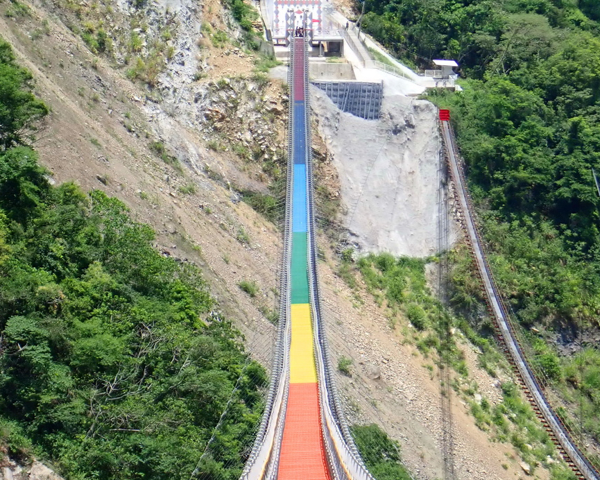 步道、瀑布、吊橋，環狀路線一網打盡～南投雙龍七彩吊橋