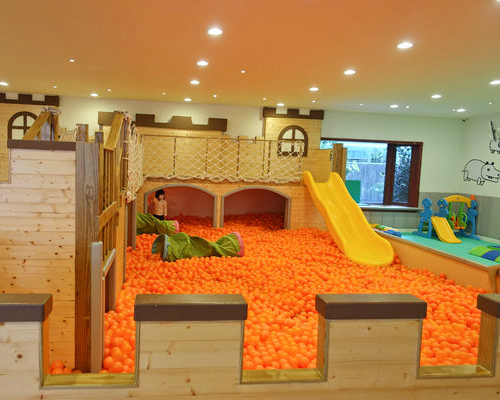 陽光沙坑、城堡球池、樹屋溜滑梯，一次滿足孩子的親子餐廳~台北大樹先生的家