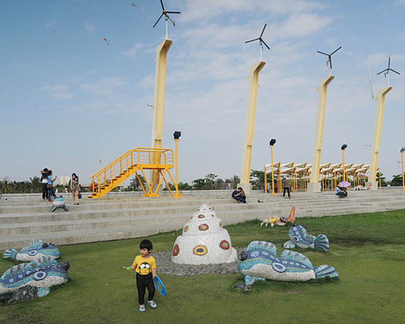 既可看海又可放風箏、遛小孩的好地方～旗津風車公園
