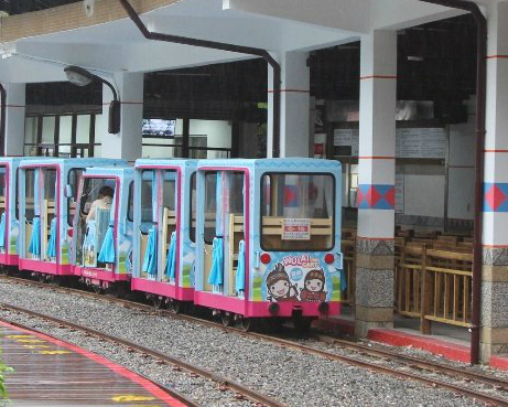 雨天也能好好玩，嘟嘟台車樂遊遊～新北烏來台車