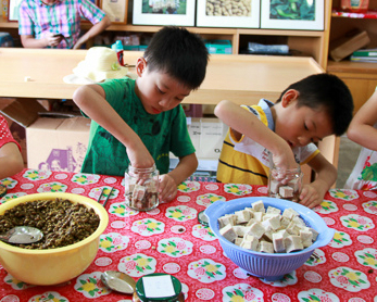 我疊我疊我疊疊疊，豆腐乳疊得越高越好吃～苗栗郭家莊醬園