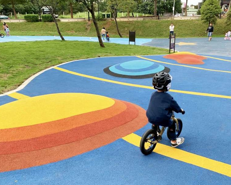 星際冒險主題，用滑步車遨遊太空～林口立言公園