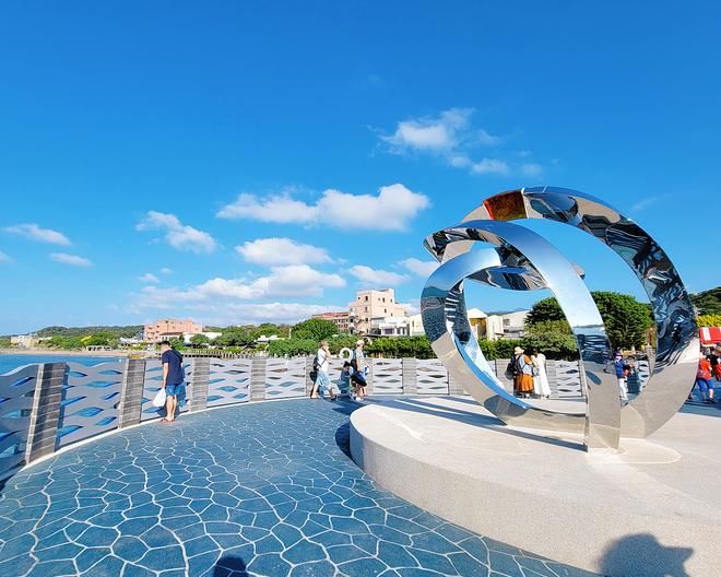 北海岸最美伸展台，浪漫婚戒閃閃發亮～三芝芝蘭公園海上觀景平台